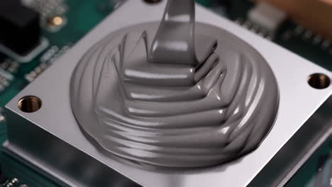 applying thermal paste to a cpu