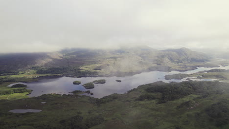 Hermosa-Antena-En-Irlanda-De-Un-Valle-Con