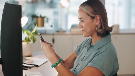 Teléfono,-Red-Social-O-Mujer-De-Negocios-En-La-Oficina