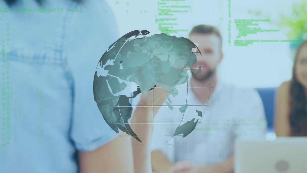 animación del globo giratorio y procesamiento de datos sobre felices colegas de negocios en la reunión