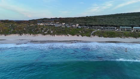 Waves-breaking-at-sunset-out-the-front-of-Smiths-Beach-Resort-in-Margaret-River,-Western-Australia