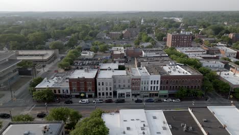 Downtown-Ypsilanti,-Michigan-with-drone-video-moving-sideways