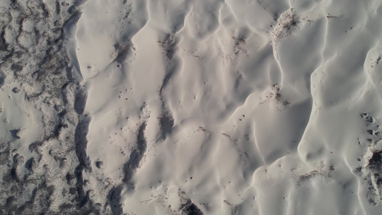 paisaje desértico, vista aérea abstracta de arriba hacia abajo de patrones de arena