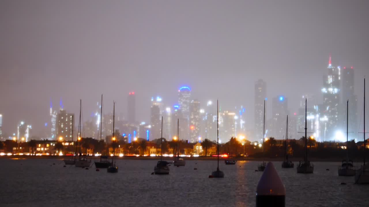 Melbourne sentrum timelapse fra dag til natt, sett fra St Kilda brygge – strand