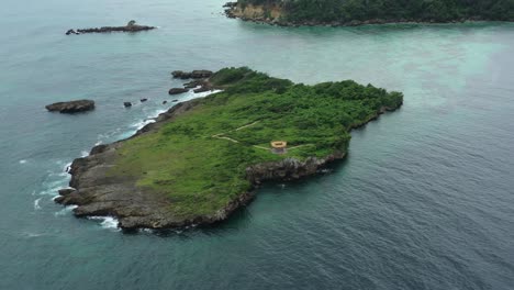 La-Farola-islet,-Samana-in-Dominican-Republic