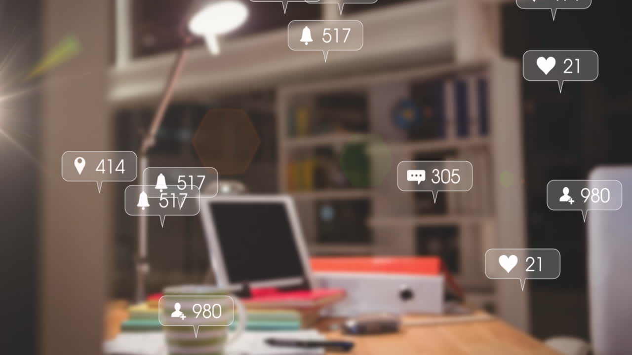 빈 사무실에서 노트북에서 미디어 아이콘의 애니메이션