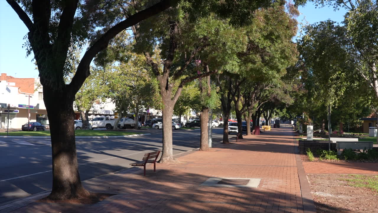 Une rue principale tranquille à Griffith un dimanche, Nouvelle-Galles du Sud, Australie