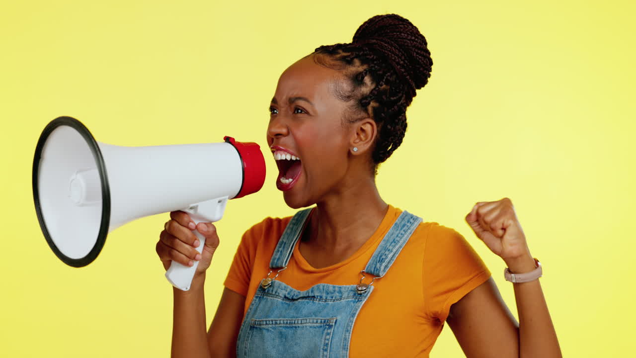 Megaphone announcement, scream