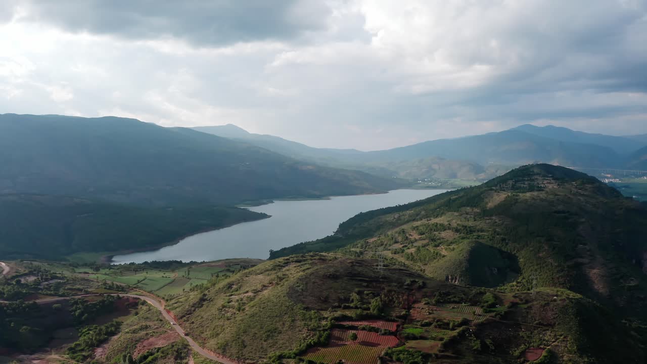 중국 유난에 있는 천연 저수지입니다.