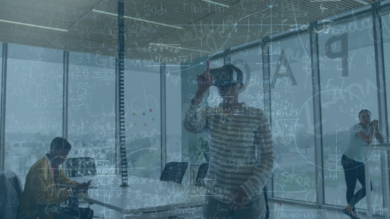 animazione di formule matematiche su una donna afroamericana che usa le cuffie vr in ufficio