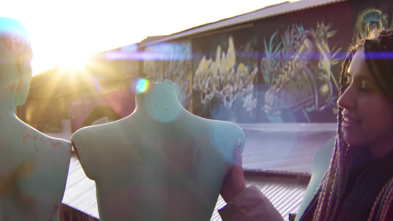 уличное искусство и манекены