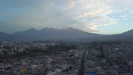 4K-Luftaufnahme-Von-Arequipa,-Peru