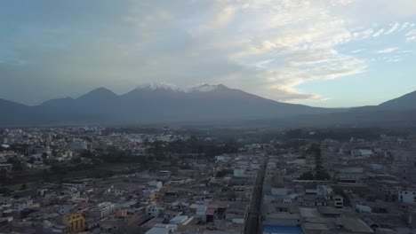 toma aérea 4k de arequipa, perú