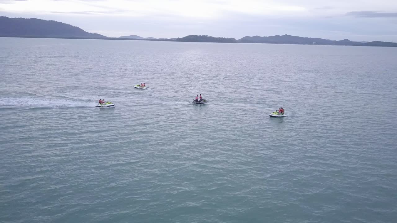 푸켓, 태국의 개인 섬 근처 제트 스키에 관광객