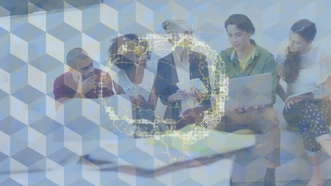 전자 기기를 사용하는 사업가들 위에서 회전하는 인간의 뇌의 애니메이션