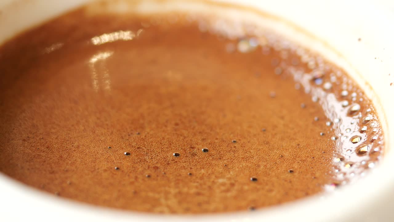 primer plano de una taza de espresso