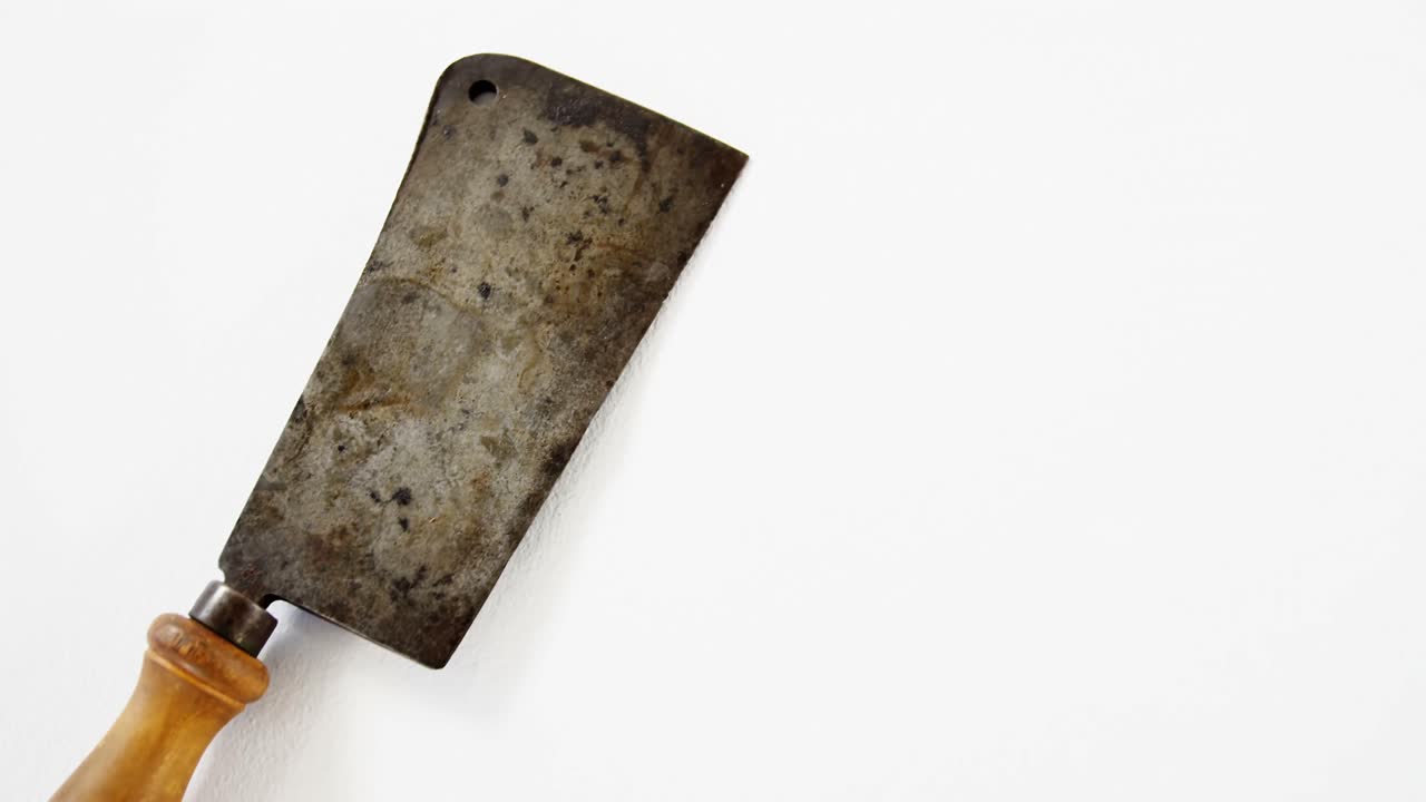 cuchillo sobre fondo blanco