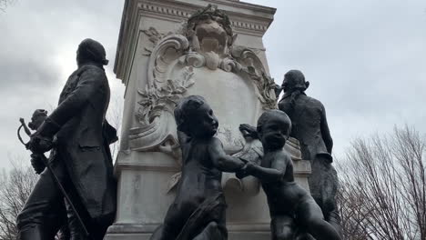 statues de washington d.c. dans le parc