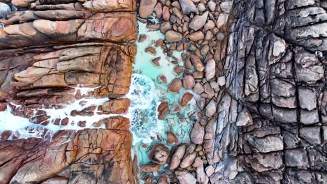 Vista-De-Drones-Sobre-La-Cima-Del-Spa-Natural-De-Injidup-En-Australia-Occidental