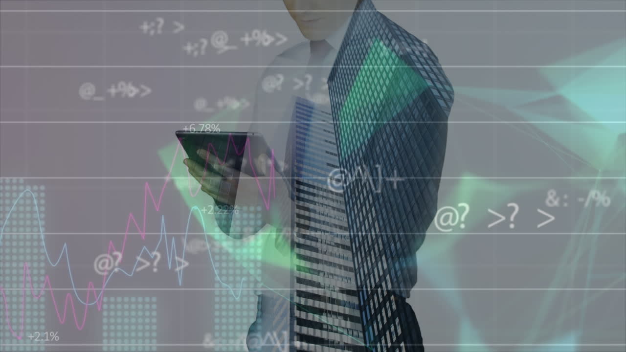 animación de gráficos y fórmulas financieras sobre la sección media del hombre de negocios caucásico con tableta