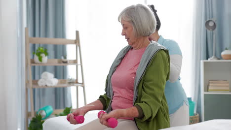 Ältere-Frau,-Physiotherapie-Mit-Hantel