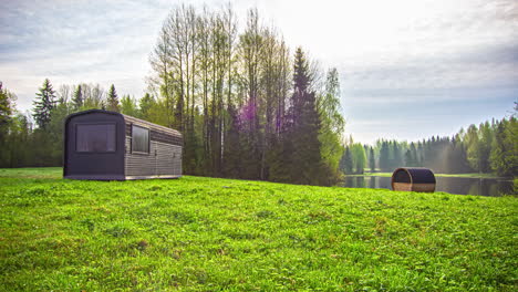 Atemberaubende-Minimalistische-Hütte-Mit-Sauna-In-üppiger-Abgeschiedenheit