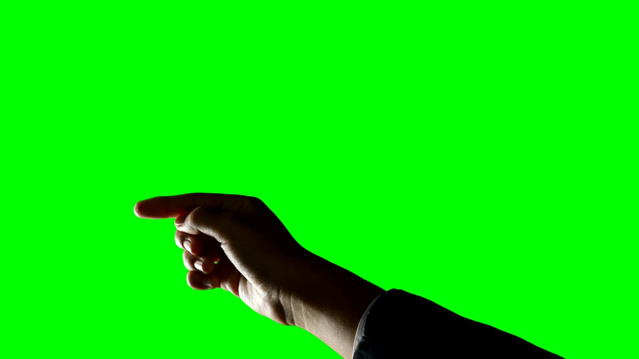 persona haciendo un gesto de la mano contra el fondo de la pantalla verde