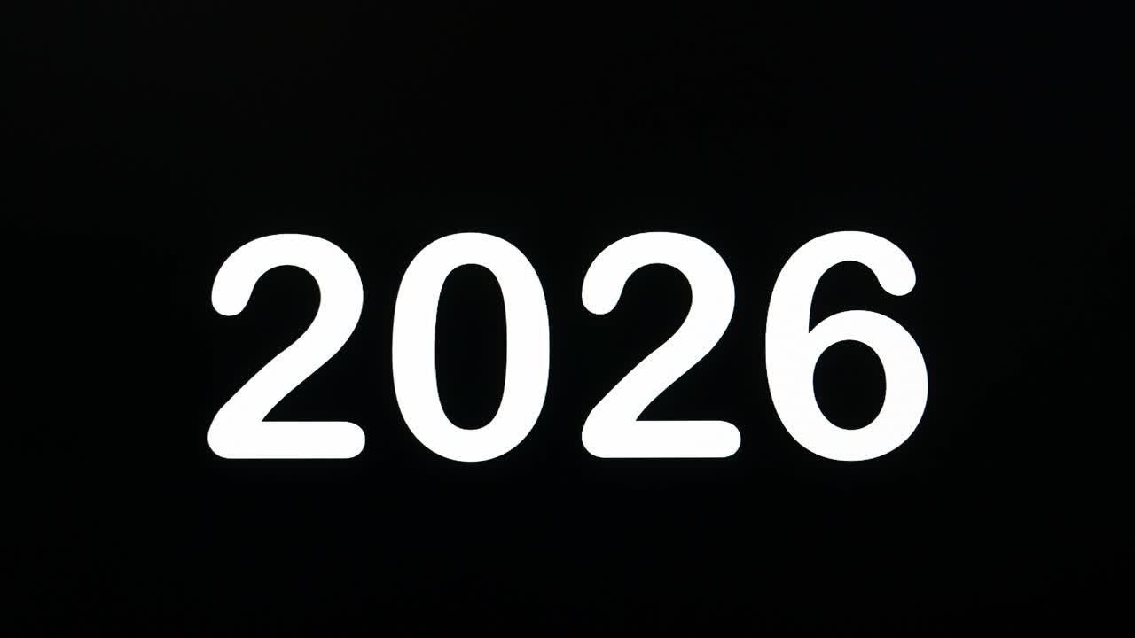 Primo piano del 2026 digitato sullo schermo di un monitor di computer con cursore lampeggiante su sfondo nero, spazio per il testo