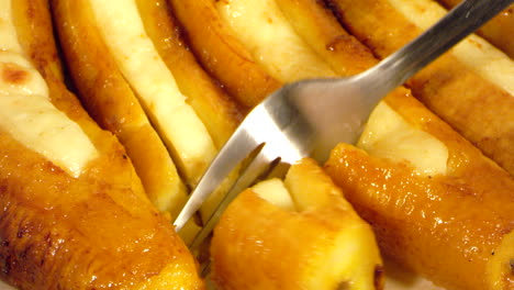 platano con queso derretido encima de america latina