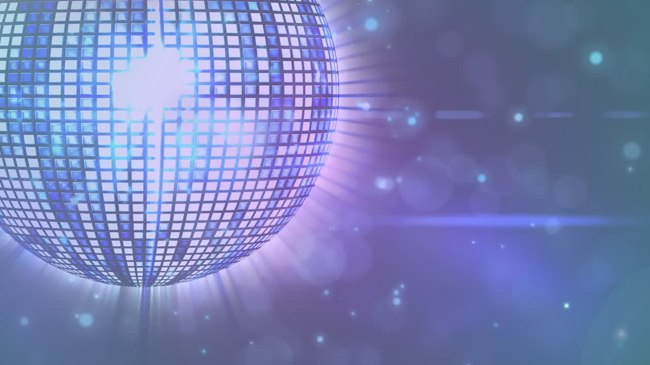 Animazione di una palla da discoteca a specchi luminosa e scintillante che gira.