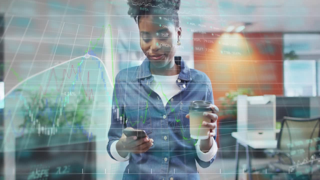 animazione dell'elaborazione dei dati su una donna d'affari afroamericana che lavora in ufficio