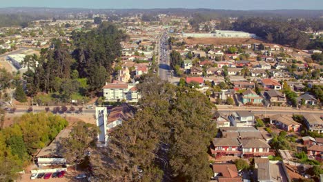 toma aérea de establecimiento de calles residenciales en el centro de algarrobo, chile