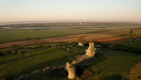 Pivote-Del-Castillo-De-Hadleigh-Que-Revela-Las-Ruinas-Del-Sitio-Histórico