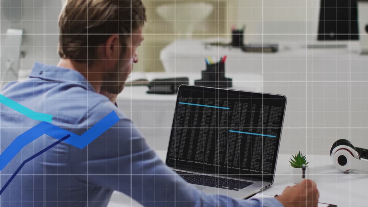 animación del procesamiento de datos sobre el empresario caucásico en la oficina