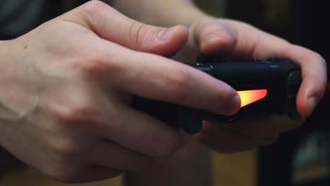 persona jugando a un videojuego