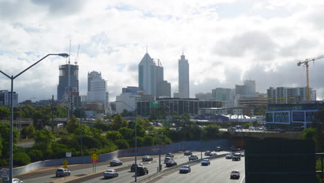 Perth-City-Downtown-Cartraffic-Multitudes-Durante-El-Día-Timelapse-4-De-Taylor-Brant-Film