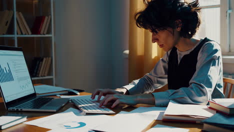 stressed businesswoman working late at night