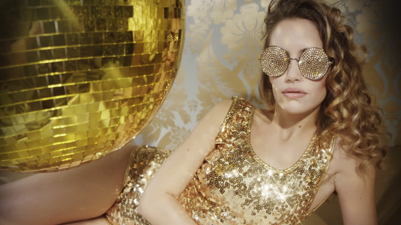 batb goldglasses 4k 10