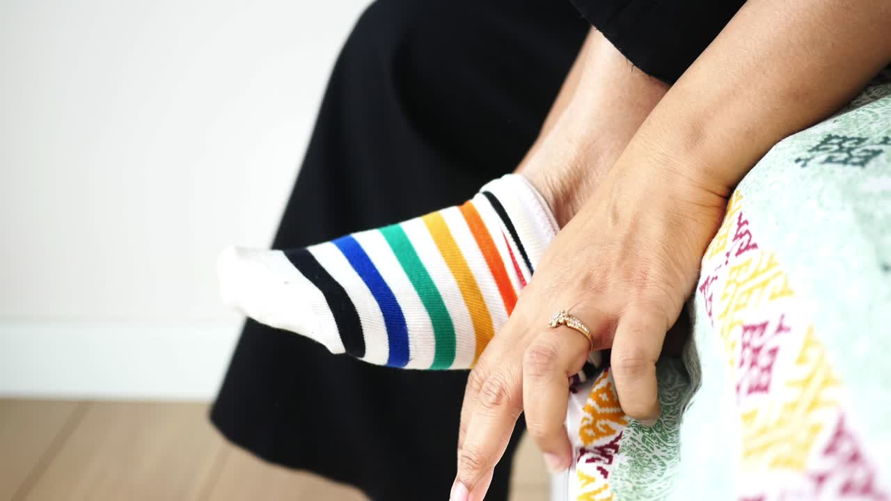 ponerse los calcetines