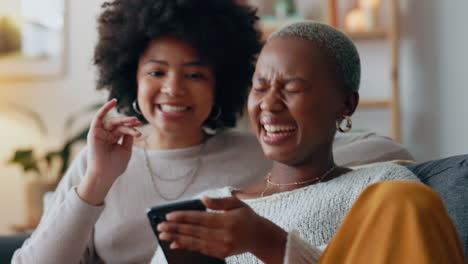 Mujeres,-Risa-Y-Búsqueda-Telefónica-En-La-Aplicación-De-Citas.