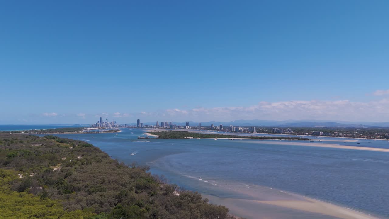 해안선, 도시, 수로 의 공중 사진