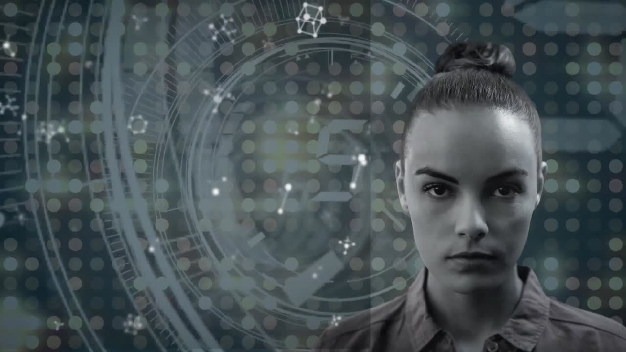 animación de escaneo de alcance y procesamiento de datos sobre mujer de negocios