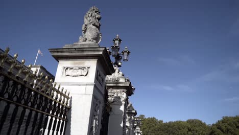 buckingham palace gate