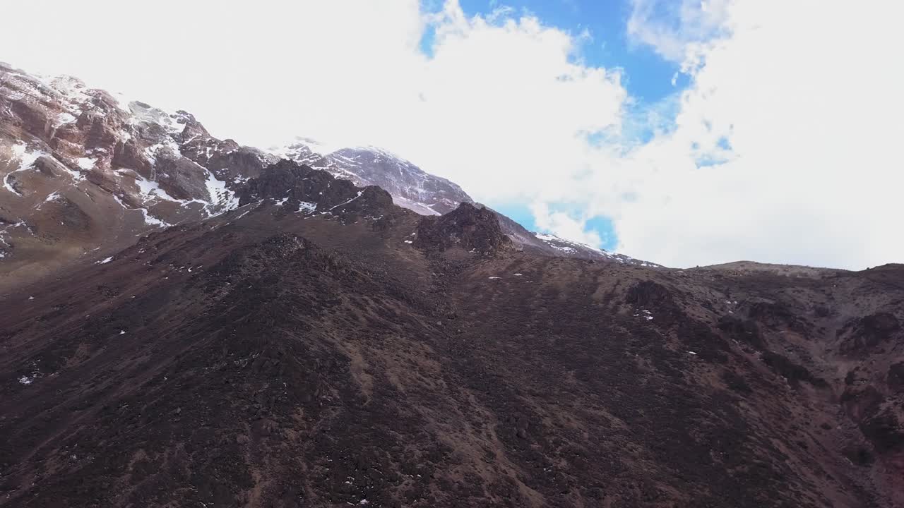 vista brillante del hermoso paisaje del pico de orizaba y vista panorámica del volcán citlaltepetl, méxico