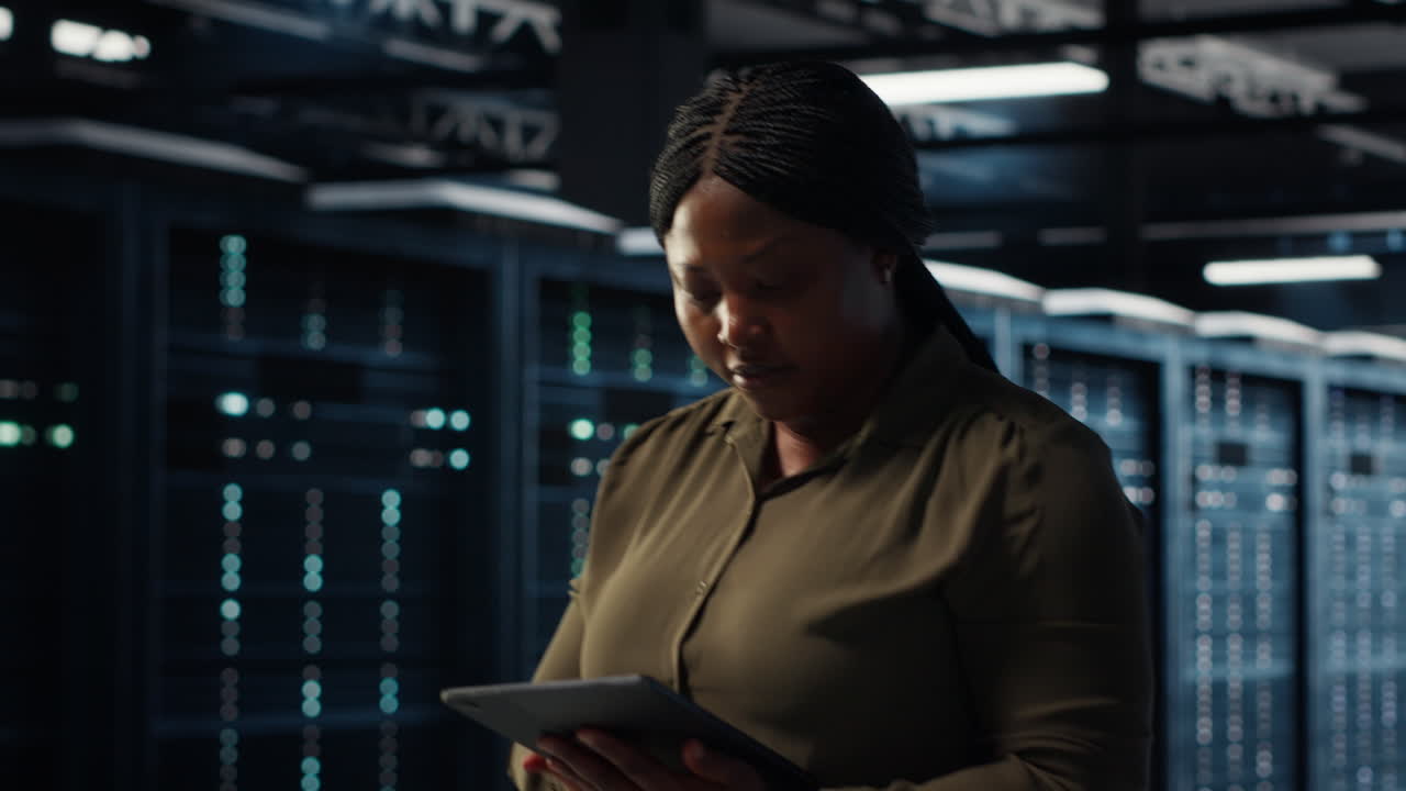Data center engineer using app on tablet to ensure error free rigs