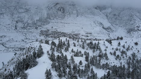 manang nepal snowy village winter annapurna region