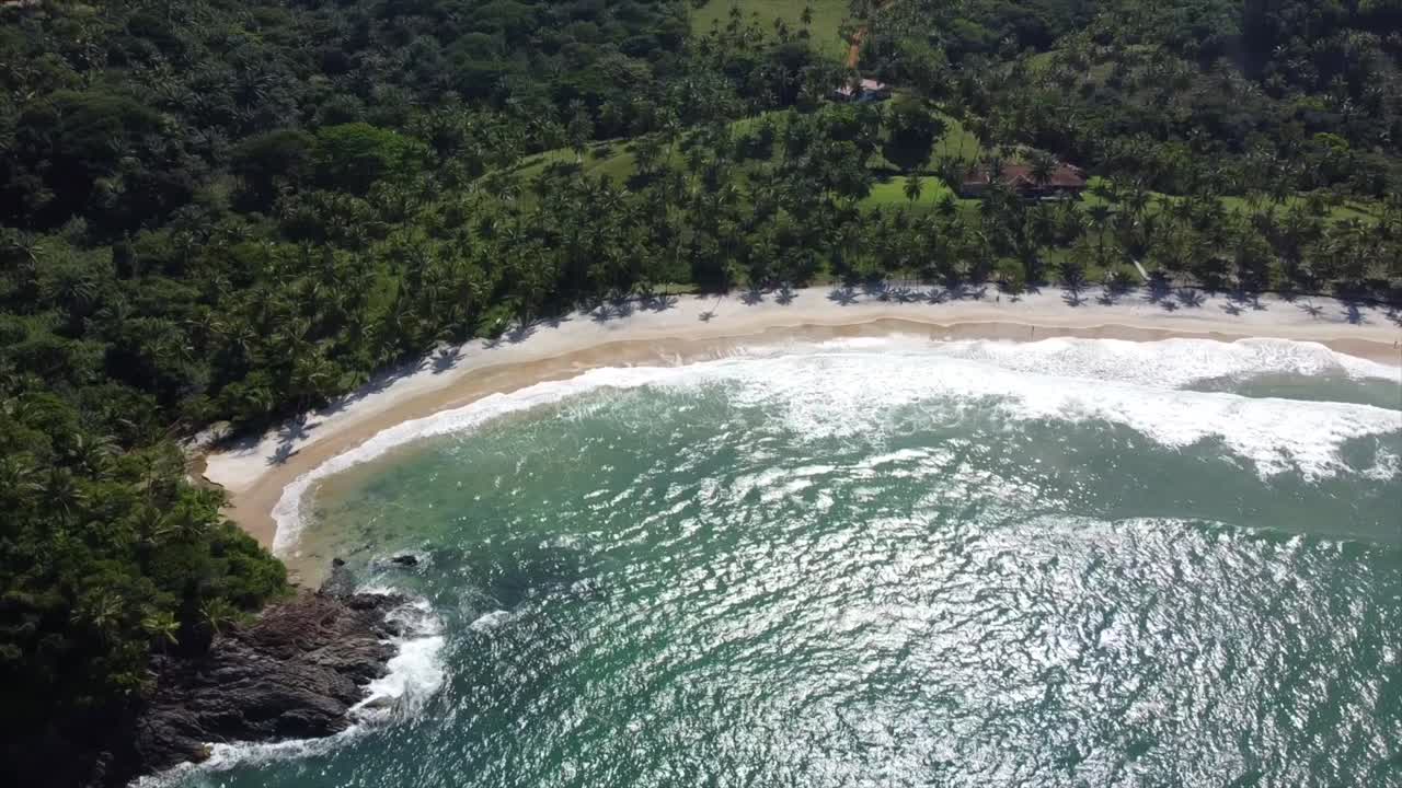 itacare, brasil por drone 4k océano atlántico brasileño desde el cielo playas y barcos-1