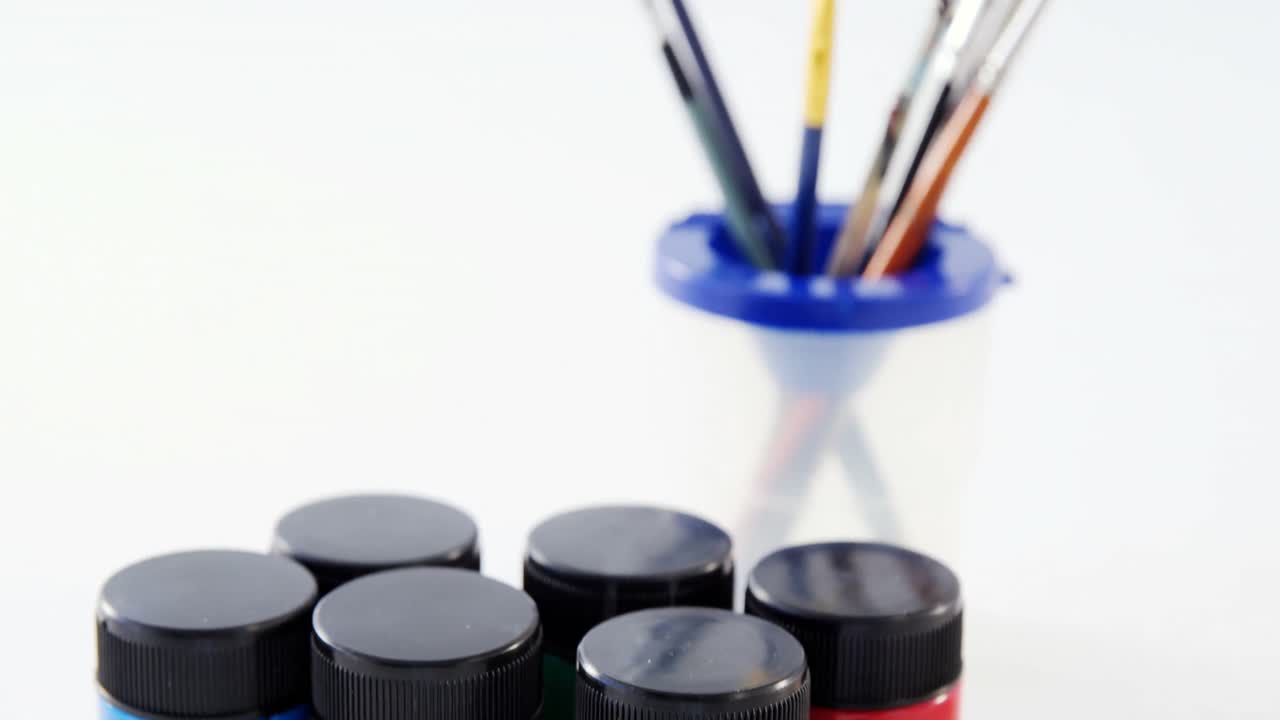 페인트 브러시 를 사용 한 수채화 페인트