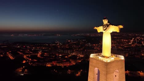 imágenes de drones de la estatua de cristo rey en almada, cerca de lisboa, portugal