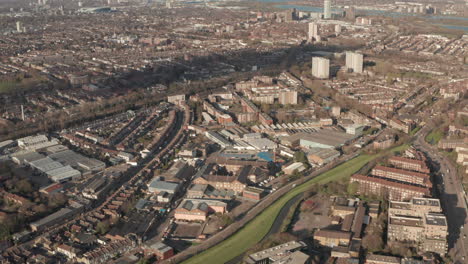 Establecimiento-De-Una-Toma-Aérea-Sobre-El-Distrito-De-Almacenes-De-Harringay